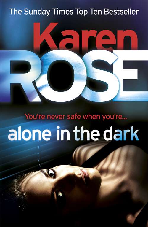 Book cover of Alone in the Dark (Cincinnati Series #2)