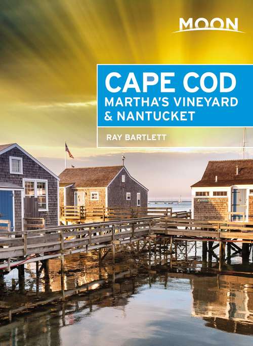 Book cover of Moon Cape Cod, Martha's Vineyard & Nantucket: Martha's Vineyard And Nantucket (5) (Travel Guide)
