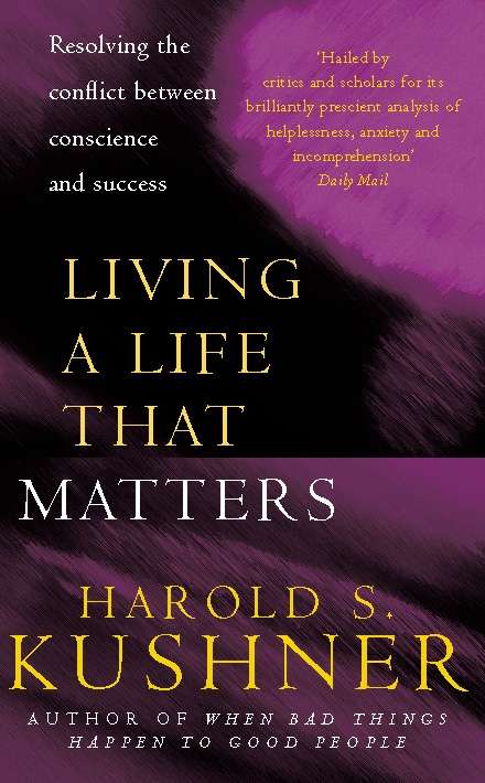 Book cover of Living a Life that Matters: Resolving the Conflict Between Conscience and Success