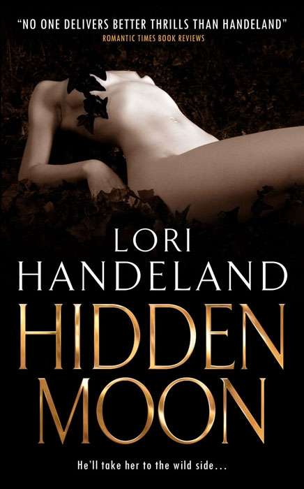 Book cover of Hidden Moon (The Nightcreature series #7)
