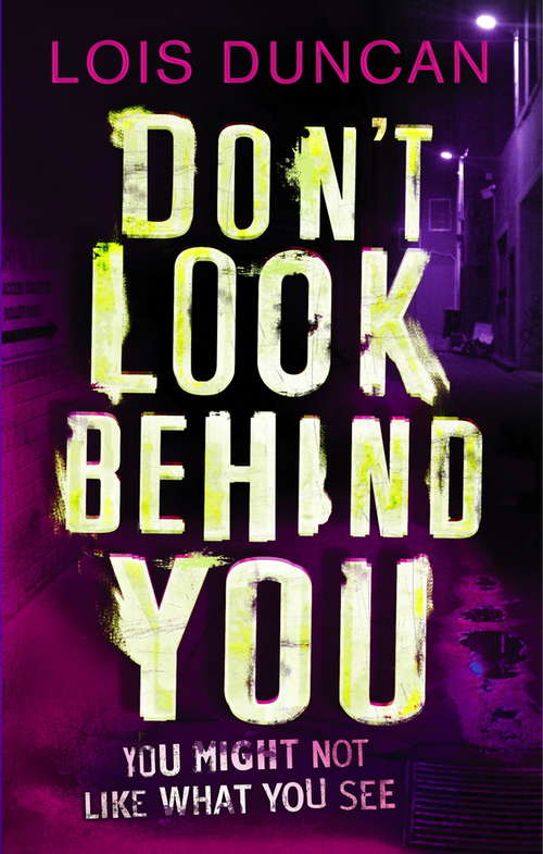 Book cover of Don't Look Behind You