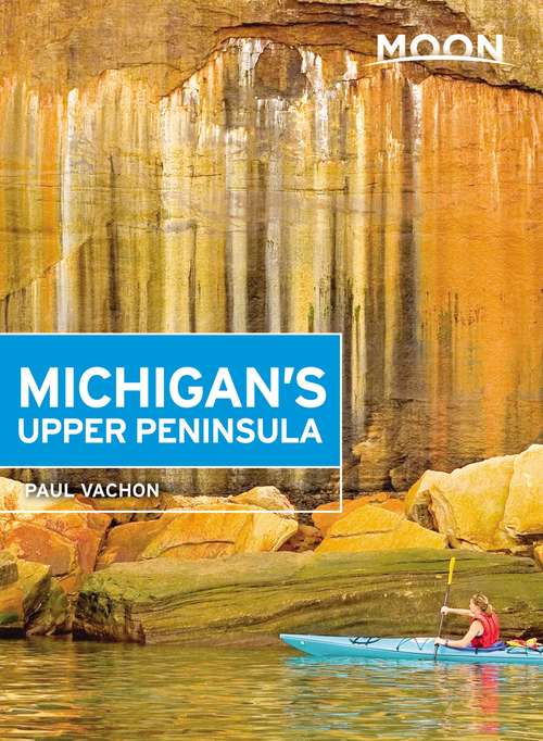 Book cover of Moon Michigan's Upper Peninsula: Scenic Drives, Waterfalls, Lakeside Getaways (4) (Travel Guide)